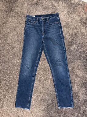 GAP Women’s Jeans in Dark Blue Denim